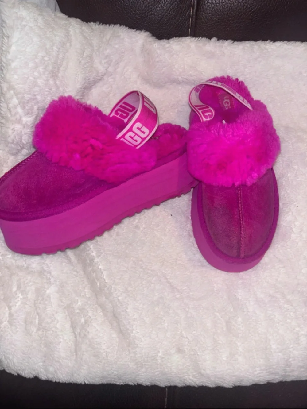UGG Kids Bright Fuchsia Sheepskin Clog Slippers